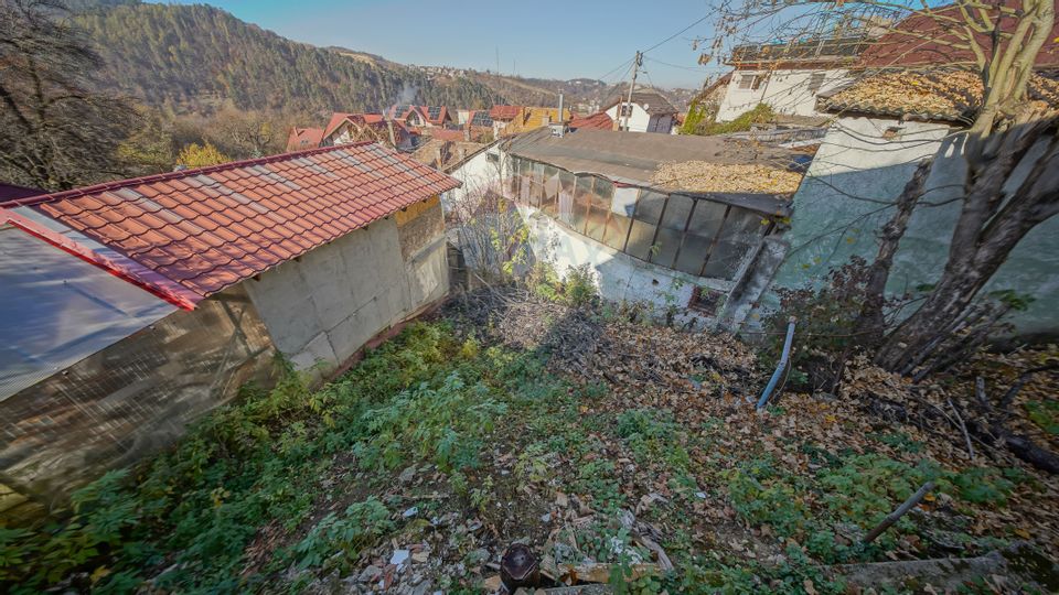 Casă demolabilă, cu teren și panoramă în Scheii Brasovului