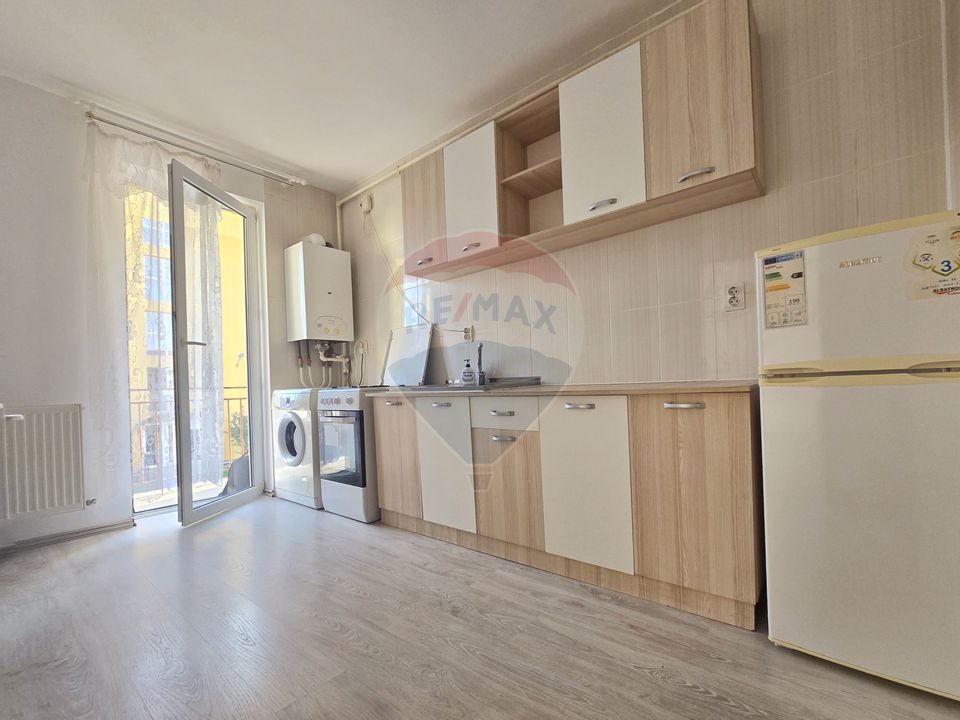 Apartament cu o camera de vânzare si loc de parcare, Floresti