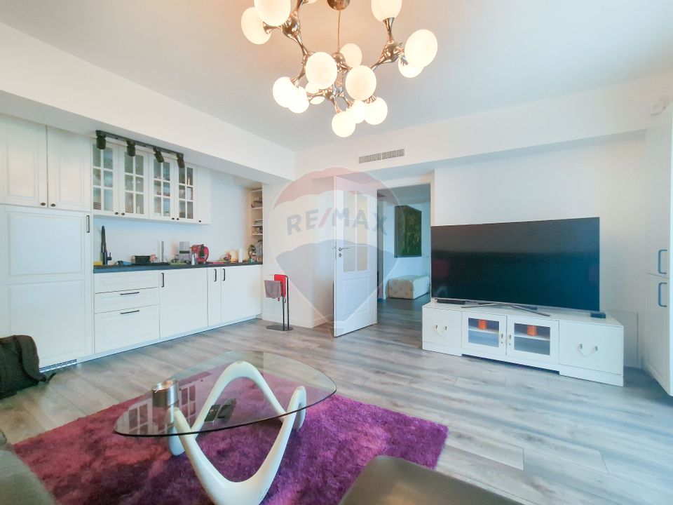 Apartament cu 3 camere de vanzare in zona Damaroaia - Petrom City