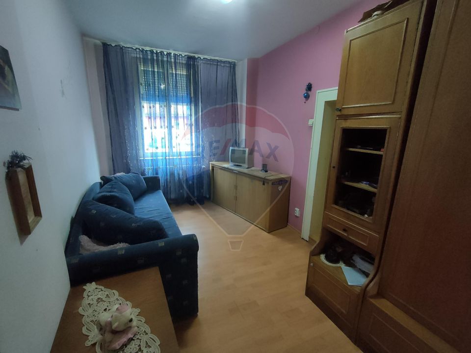 Apartament la casa de vanzare