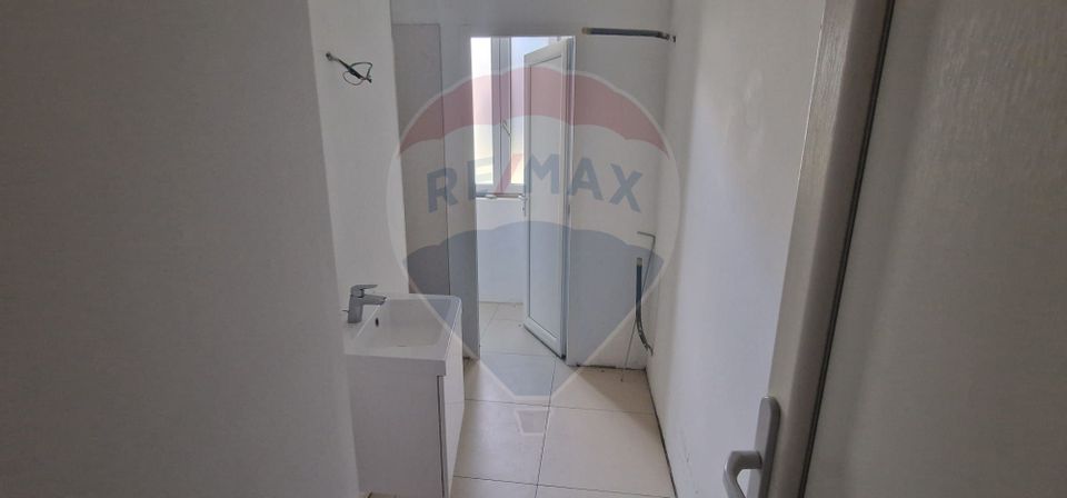 Corp cladire, 3 camere de vânzare, central, CABINET MEDICAL