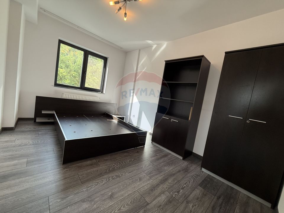 Casă / Vilă cu 4 camere de închiriat