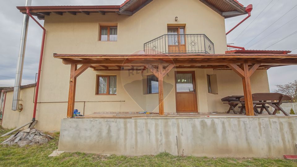 Casă cu 7 camere de vânzare Sanpetru | COMISION 0%