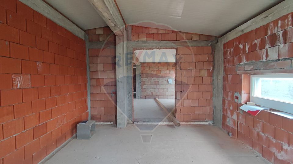 Casă cu mansarda de vanzare Osorhei, 8 km de Oradea