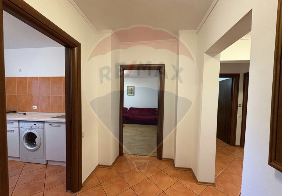 Apartament cu 3 camere de închiriat în zona Central