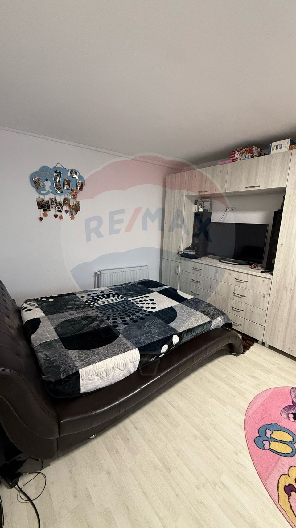 Casa 3 camere, teren 880 mp, beci, foisor, garaj, panouri solare