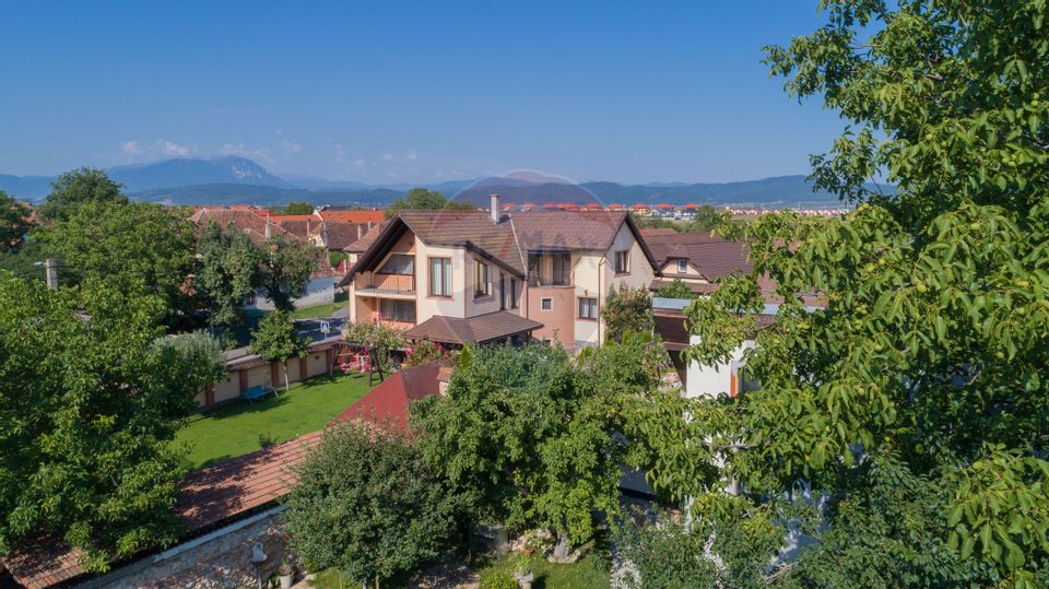 Elegant house, wine cellar, view of the mountains and peak. Postăvaru