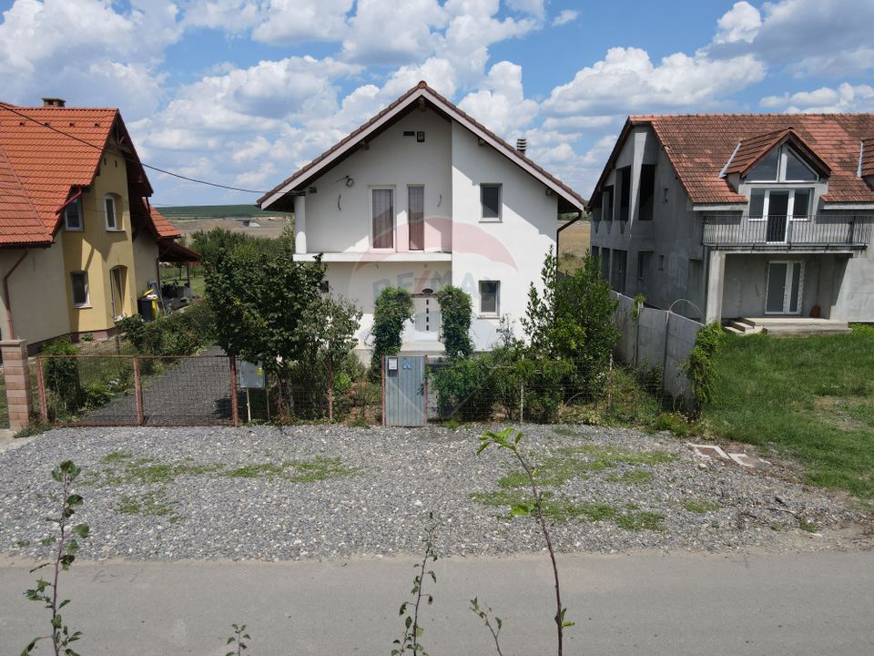 "House / Villa for sale located in Recaș, 195 sqm (built area)"