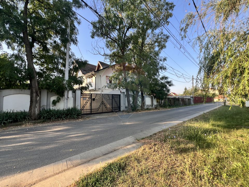 8 room House / Villa for sale