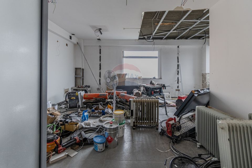 Cladire de 902 mp utili de vânzare, zona Grivitei - DN 13, COMISION 0