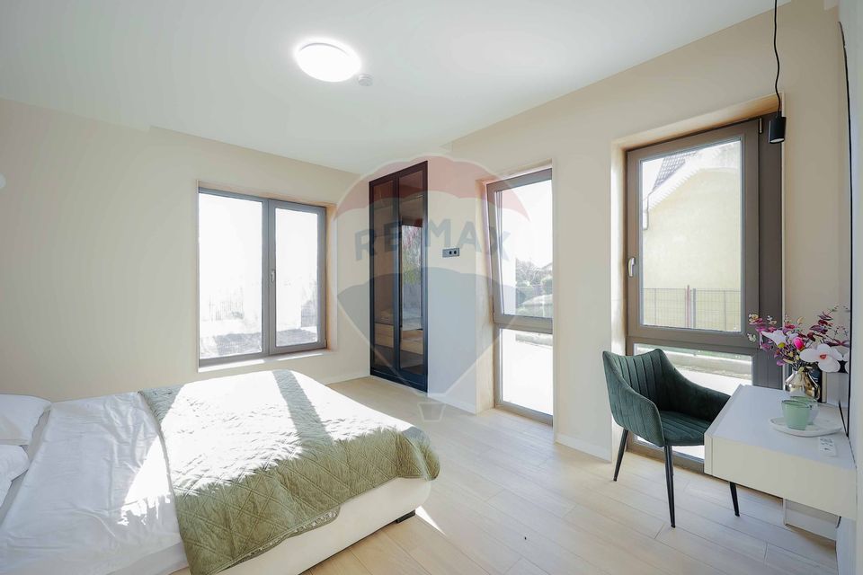 De vânzare Vilă cu 8 camere în Sânmartin, 290 mp util, teren 1100 mp