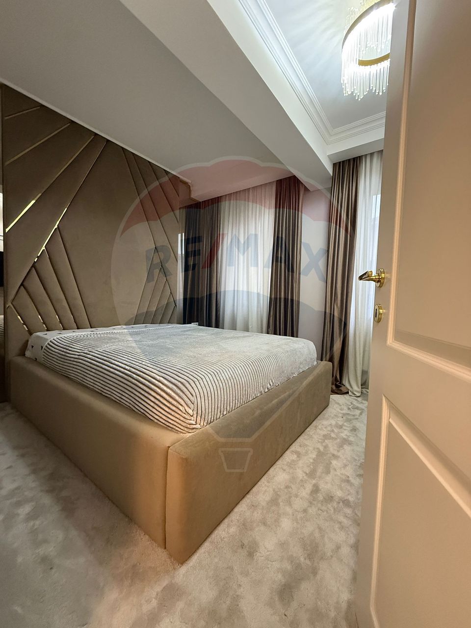 Apartament cu 3 camere de vânzare în zona Ultracentral