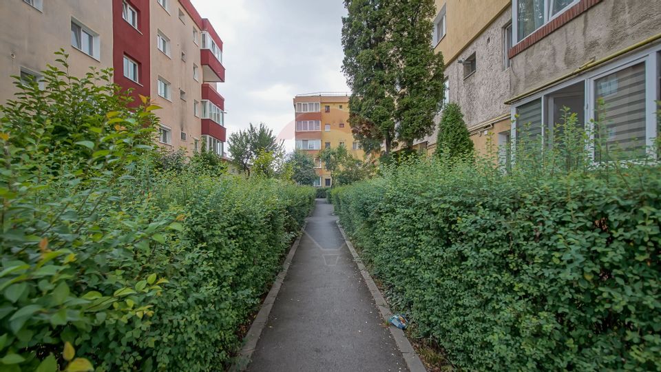 4 room Apartment for sale, Florilor area