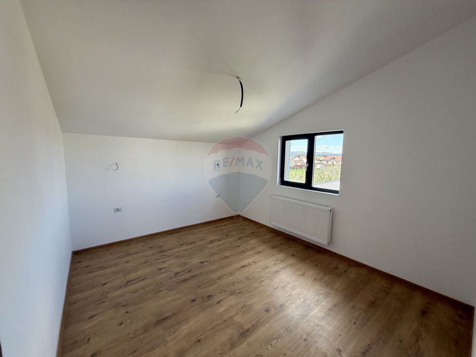 Casă / Vilă Golesti