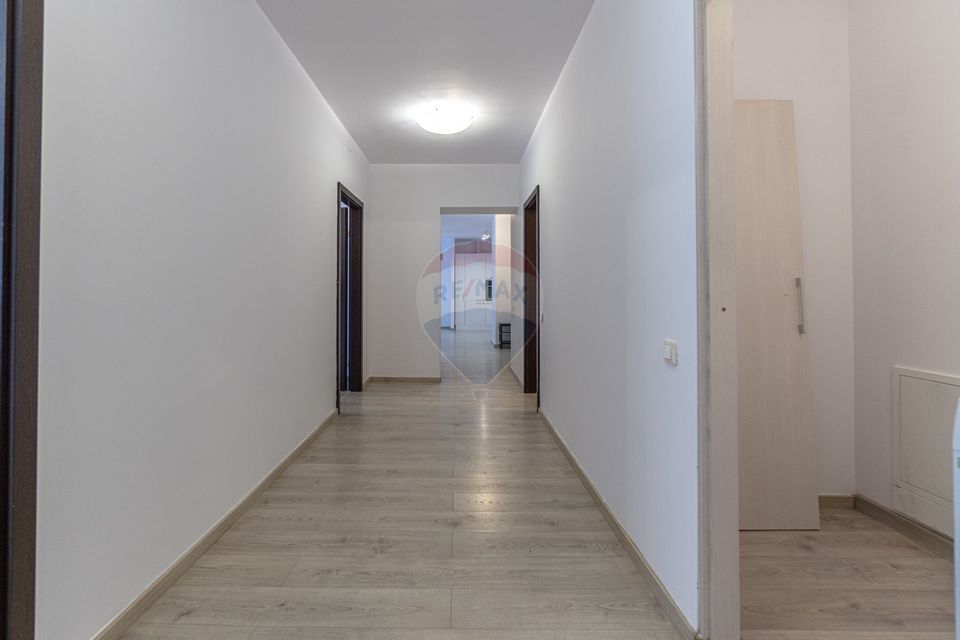 Apartament cu 4 camere de închiriat Tampa Gardens Racadau etaj 10/12