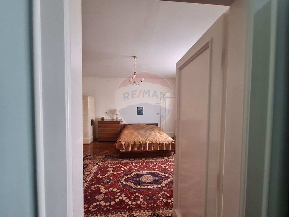 Apartament cu 4 camere de închiriat în zona Ultracentral