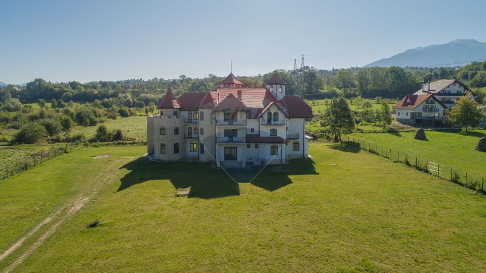 Building with medieval architecture, with multiple destinations