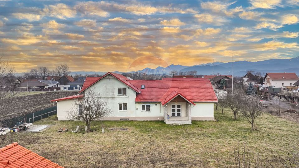 COMISION 0|VILA  STUPINI – 1.400 MP TEREN, 295 MP UTILI