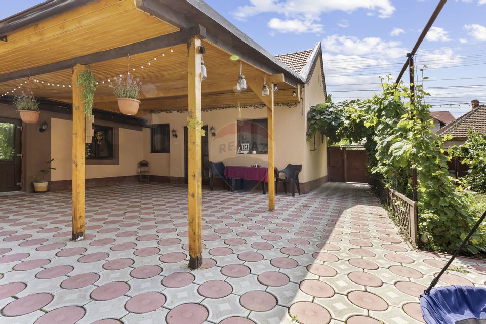 Casă complet renovata cu teren 648 mp de vanzare in Gradiste,Arad