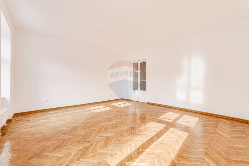 Apartament cu 2 camere de vânzare în zona Teatrului de Stat