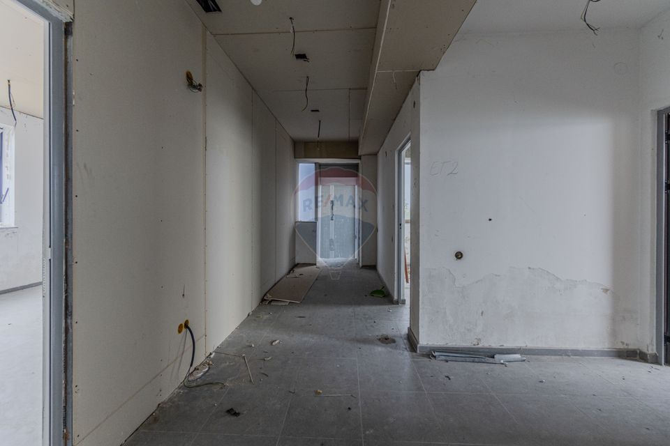 Cladire de 902 mp utili de vânzare, zona Grivitei - DN 13, COMISION 0