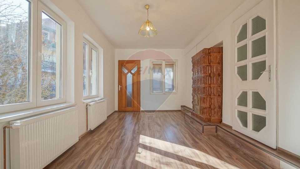 REZERVATA! Vilă individuală cu terasă, curte și două garaje