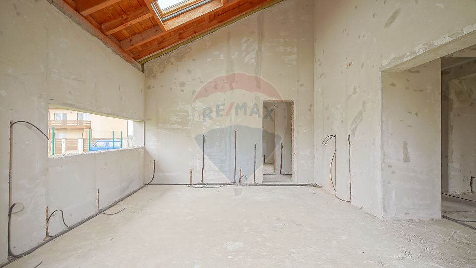 Casă spațioasă la gri, 4 camere, 3 băi, teren 500 mp – zona Bartolomeu