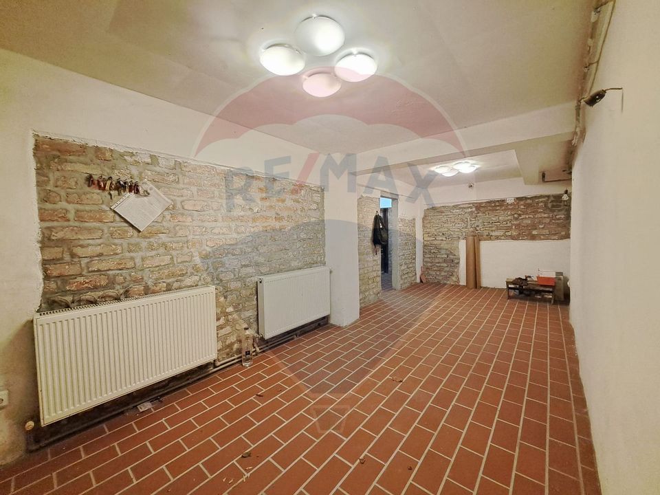 Spațiu comercial-Demisol-Atelier de arta