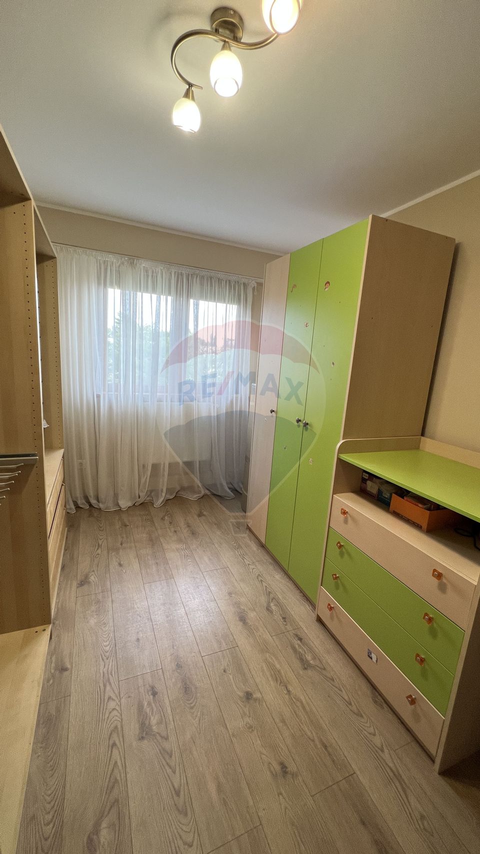 Apartament cu 4 camere de vânzare în zona Siderurgistilor Vest