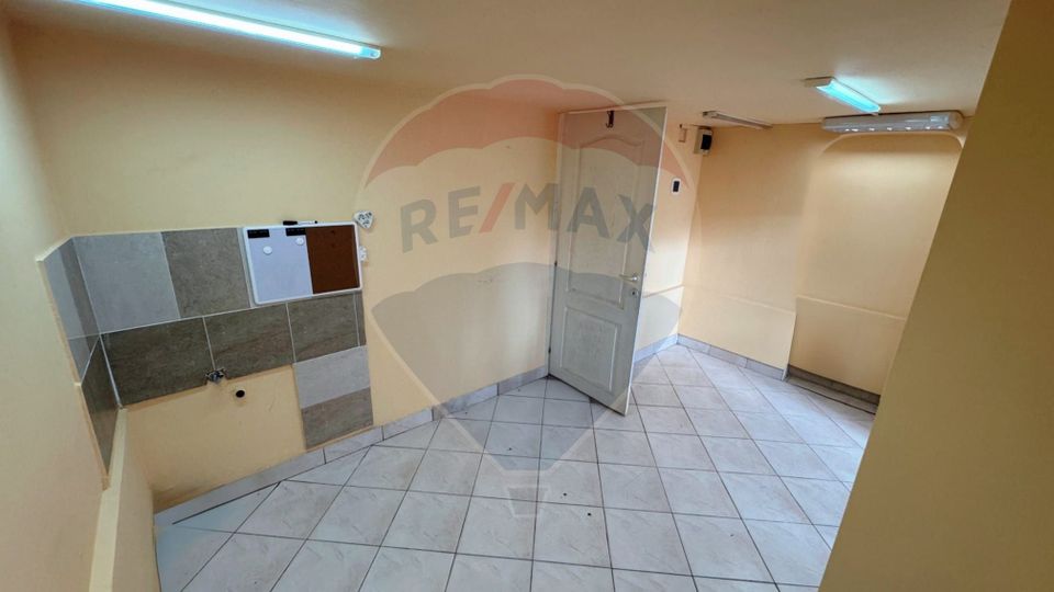 13.6sq.m Commercial Space, Ultracentral area