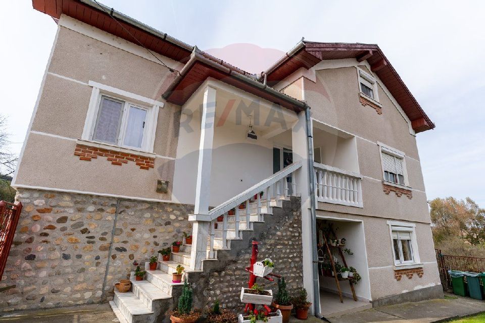 8 room House / Villa for sale