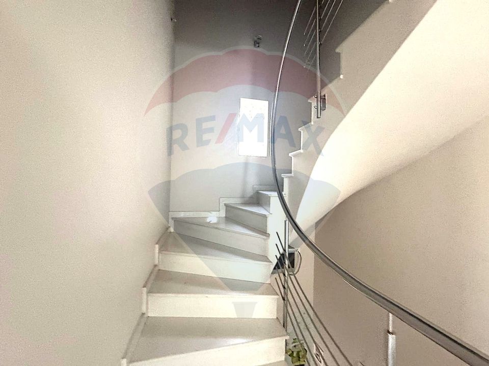 Casă / Vilă spațioasă de închiriat – Militari, zona Moinești