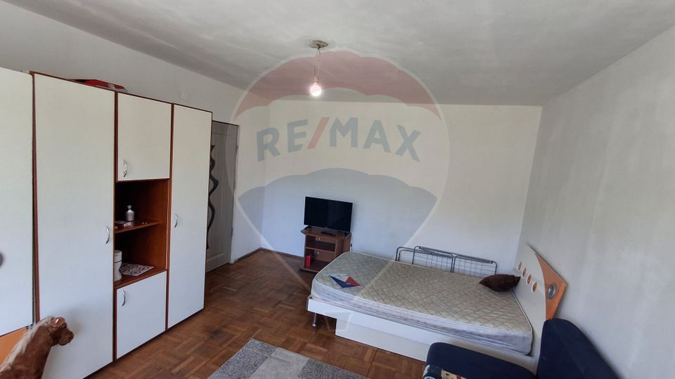 Apartament 1 cameră în Centru – Bd. Revoluției, balcon mare