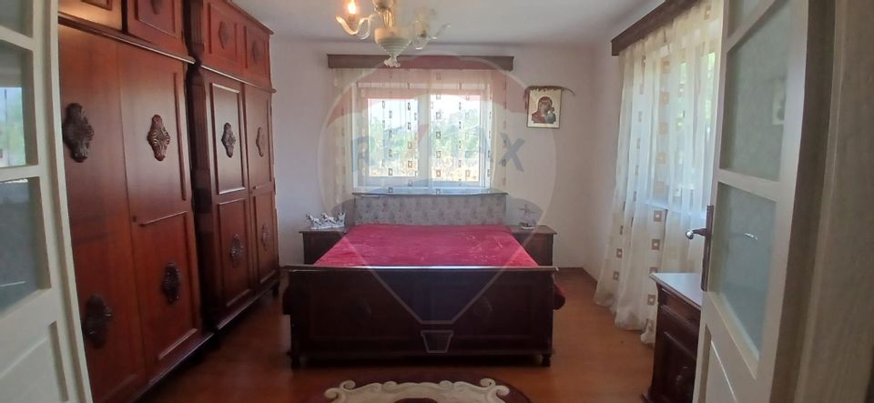 4 room House / Villa for sale, Periferie area