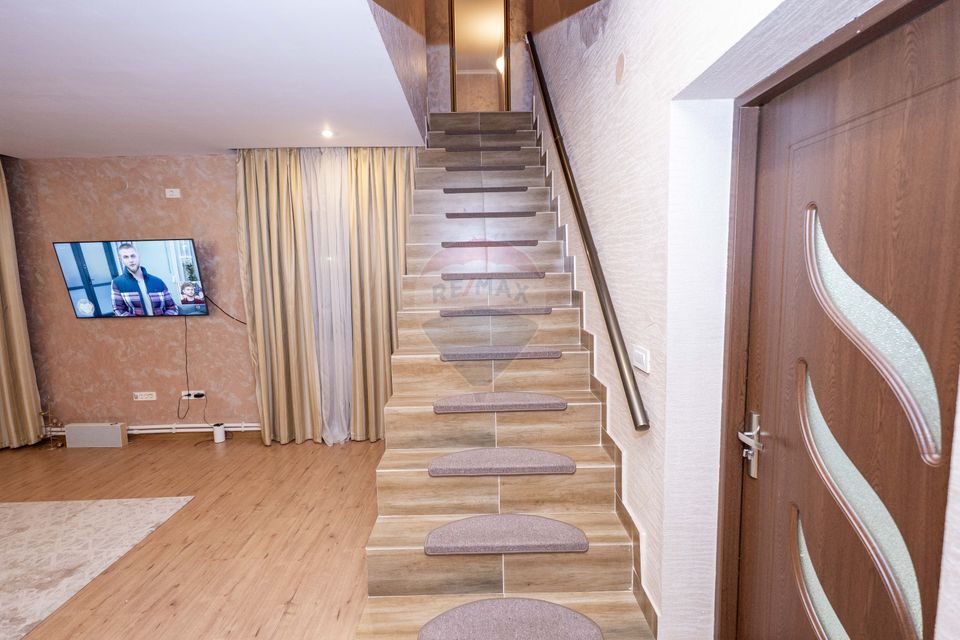 Vila 5 camere complet mobilata, foișor, teren generos