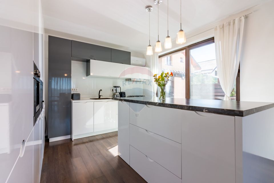 Vanzare Vila Individuala mare | 7 camere, 2 terase | P+1+2R | Curte