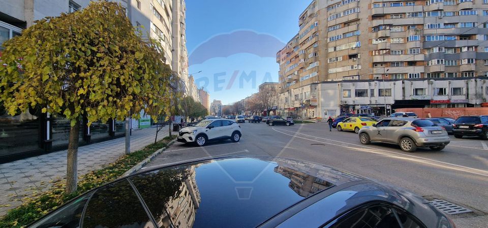 115sq.m Commercial Space for rent, Ultracentral area