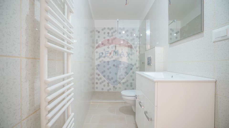 Casa renovată, cu garaj si teren de 679 mp, Scheii Brașovului