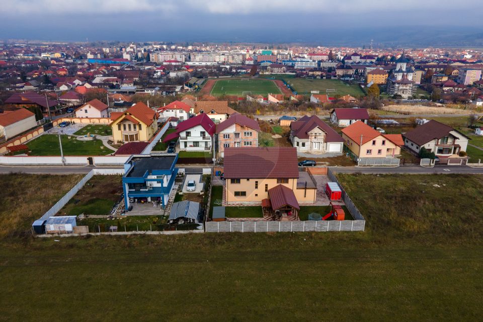 Vilă deosebita, 6 camere , Simeria, jud. Hunedoara