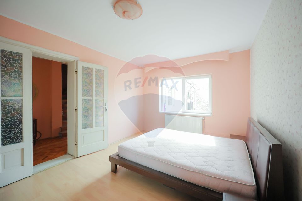 8 room House / Villa for sale, Iosia area