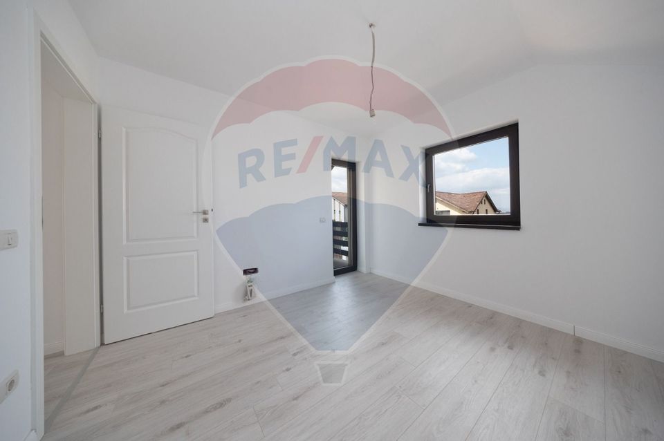 4 room House / Villa for sale