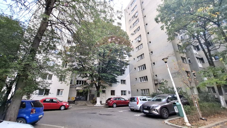 Vanzare Apartament 3 camere Drumul Taberei,  Metrou Favorit