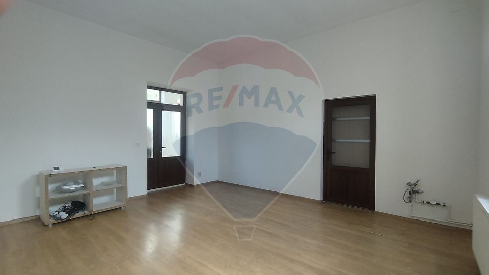 21sq.m Commercial Space for rent, Central area