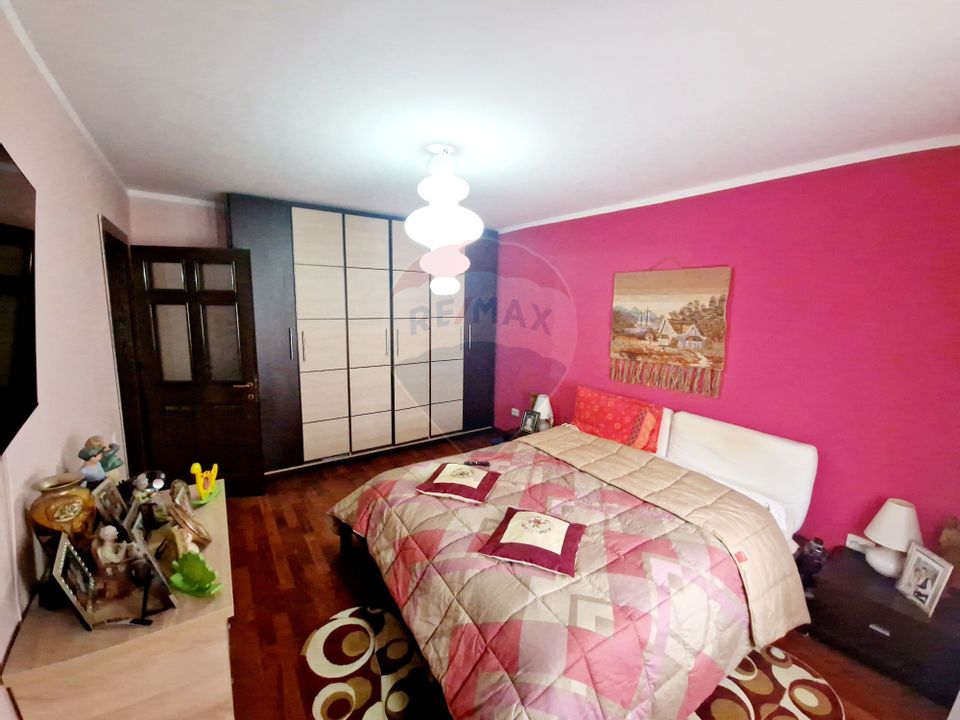 Apartament cu 3 camere de vânzare în zona Darmanesti