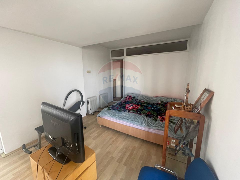 Apartament de vânzare Galați, 6 camere, Faleză - locuință sau birouri
