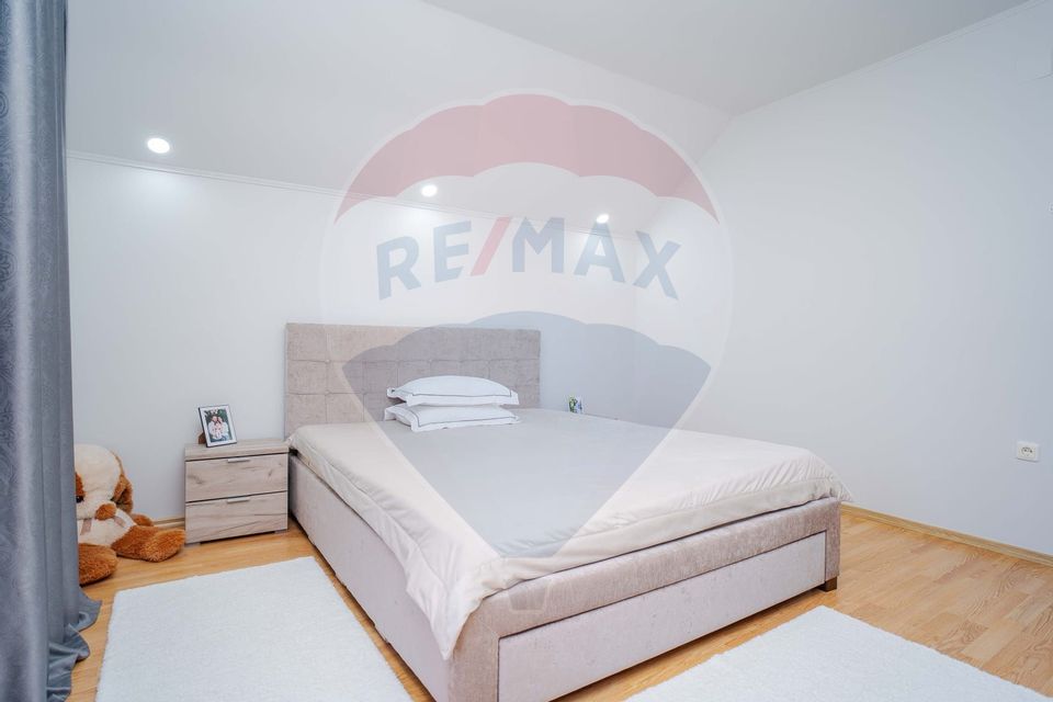 Casă / Vilă cu 5 camere de vânzare în zona Central