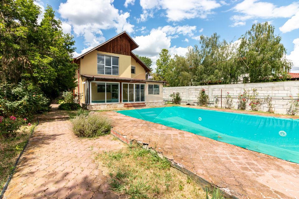 Snagov Villa for Sale | Pool, Orchard, 8 Rooms | 3077 sqm land