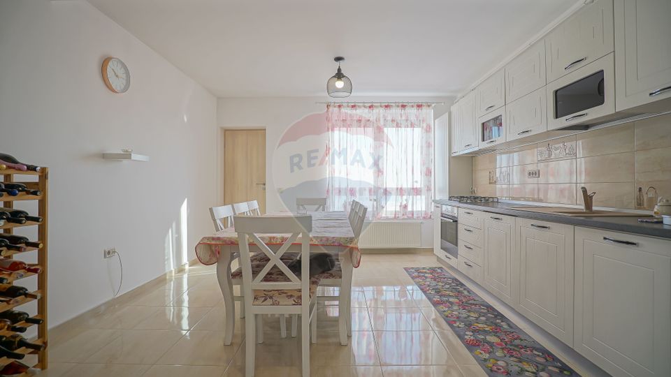 REZERVAT! Penthouse cochet, 3 camere, terasă mare, langă aeroport