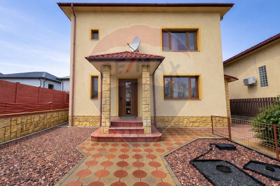 Casă cu 5 camere de vânzare in Lumina Constanta