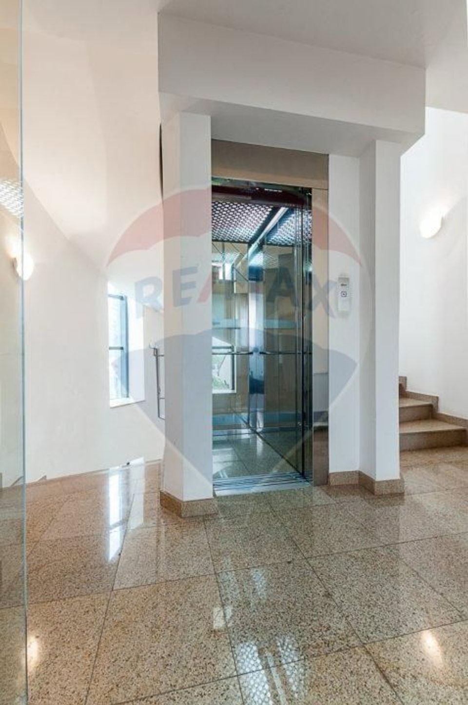 Office space of 720 sqm for sale in Lizeanu area - yield +8%